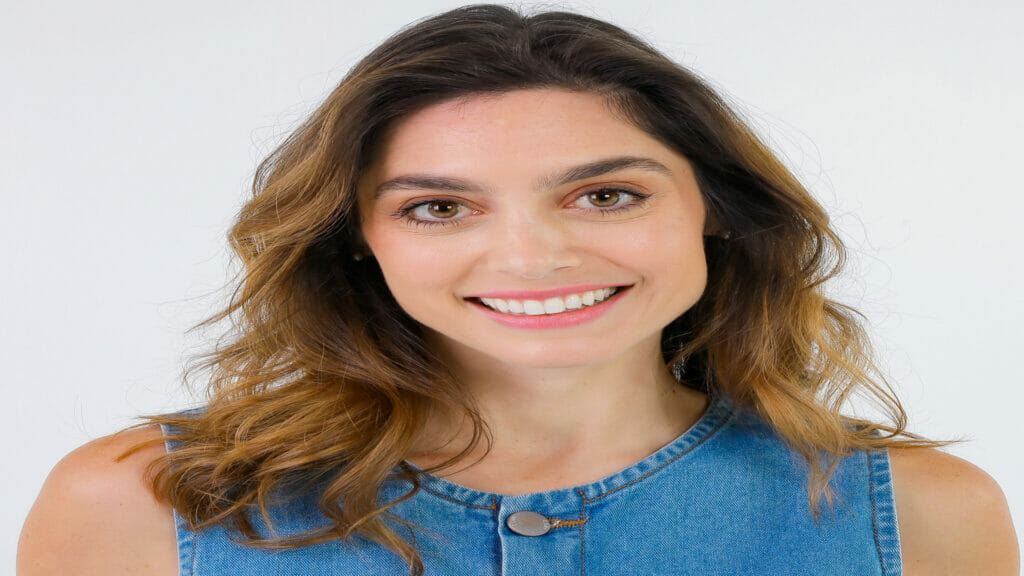 Mariana (Juliana Schalch) em A Infância de Romeu e Julieta