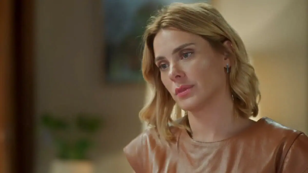 Lumiar (Carolina Dieckmann) em Vai na Fé