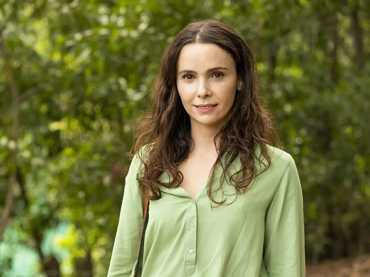 Débora Falabella interpreta Lucinda em Terra e Paixão