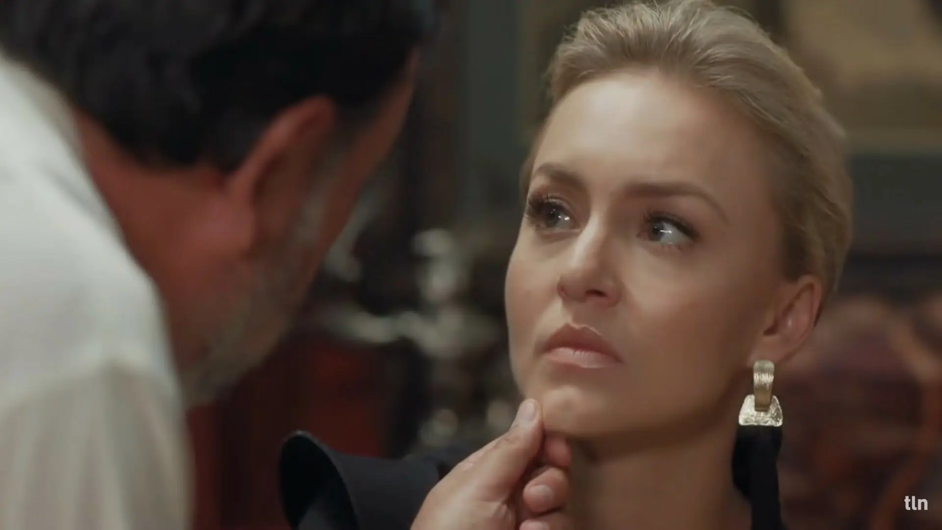 Servando (Luis Gerardo León) e Lúcia (Angelique Boyer) em Amar a Morte