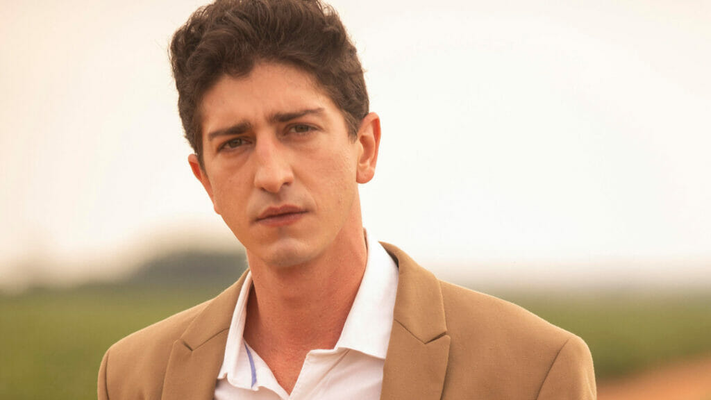 Johnny Massaro vive Daniel em Terra e Paixão