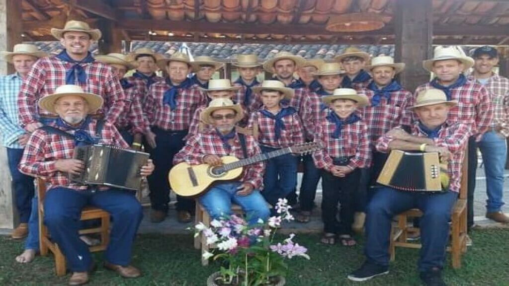 Grupo Fandango do Tamanco Cuitelo é atração do programa Terra da Padroeira