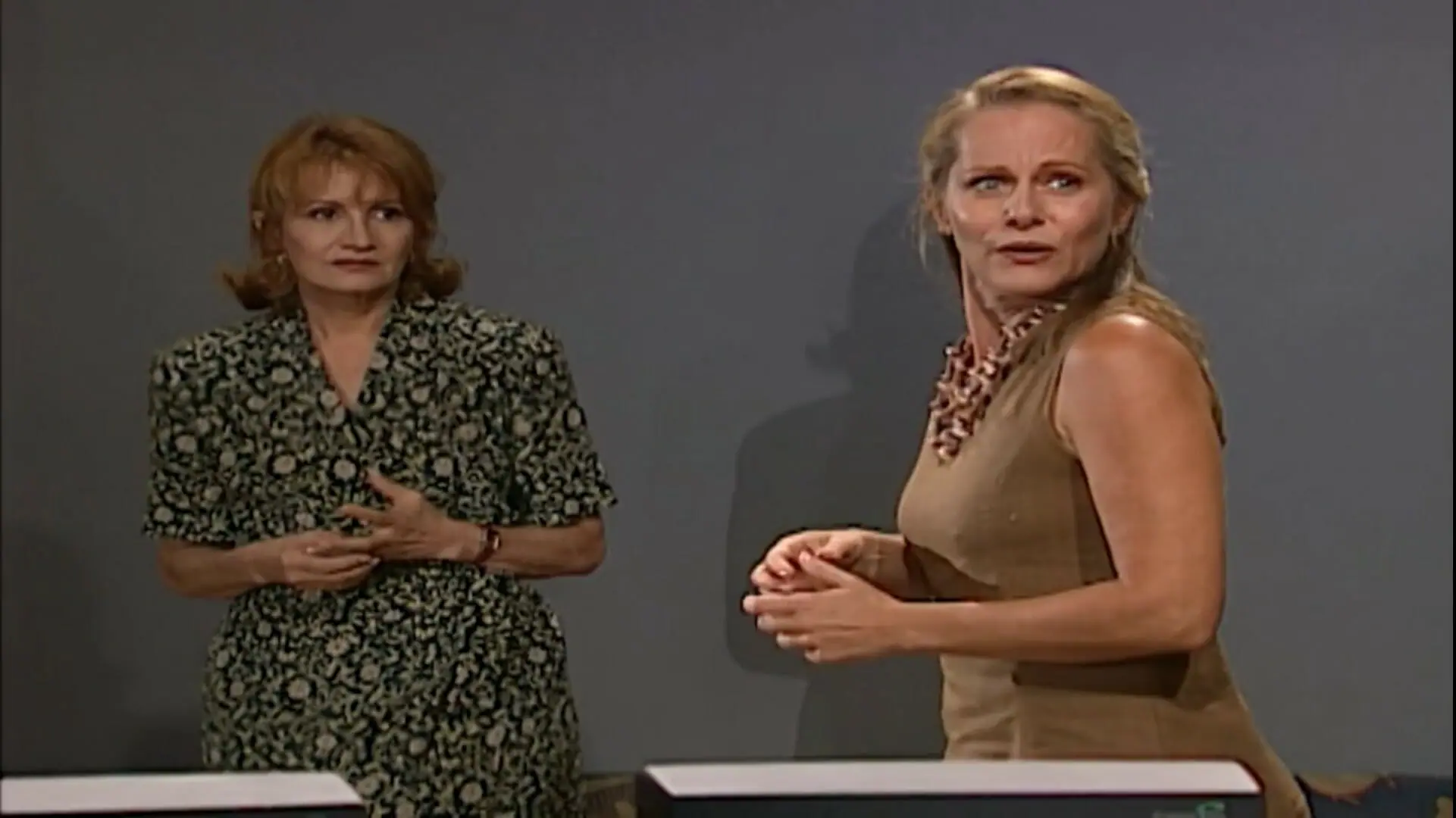 Isabel (Rosamaria Murtinho) e Hilda (Lucinha Lins) em Corpo Dourado