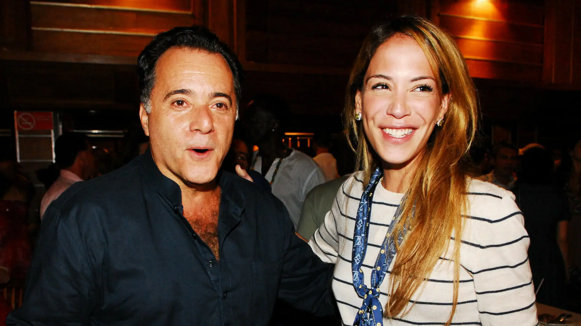 Júlia Almeida ao lado de Tony Ramos