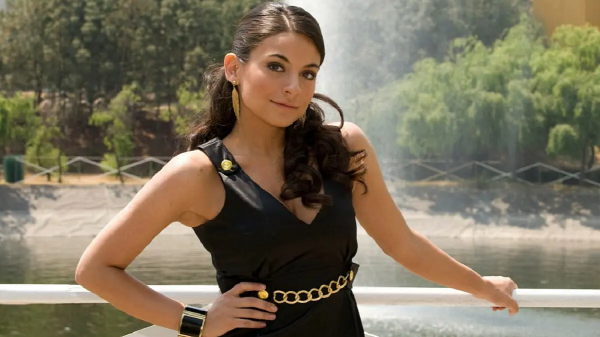 Maura (Ana Brenda Contreras) em Sortilégio