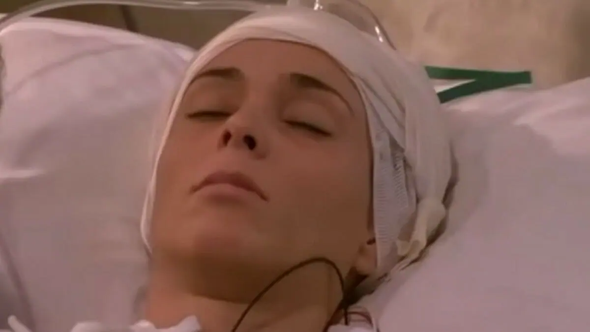 Sandra (Jacqueline Bracamontes) em Sortilégio