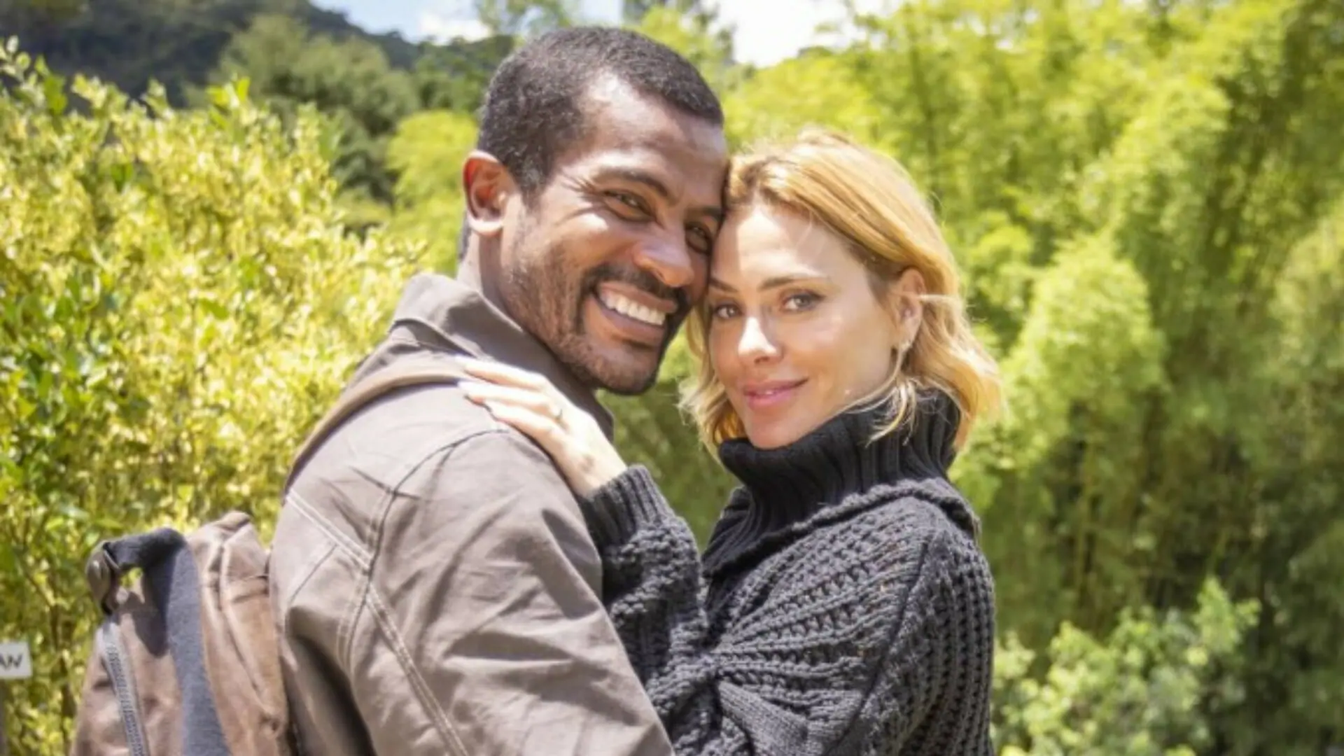 Ben (Samuel de Assis) e Lumiar (Carolina Dieckmann) em Vai na Fé