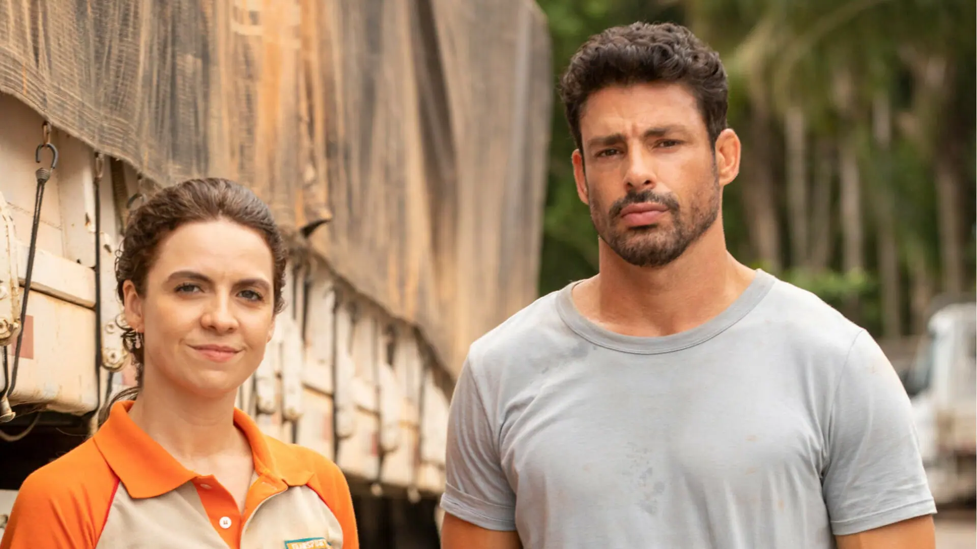 Mara (Renata Gaspar) e Caio (Cauã Reymond) em Terra e Paixão