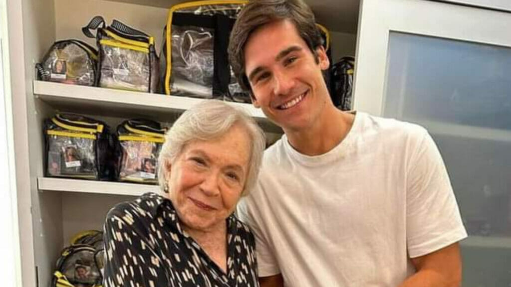 Nathalia Timberg e Nicollas Prates