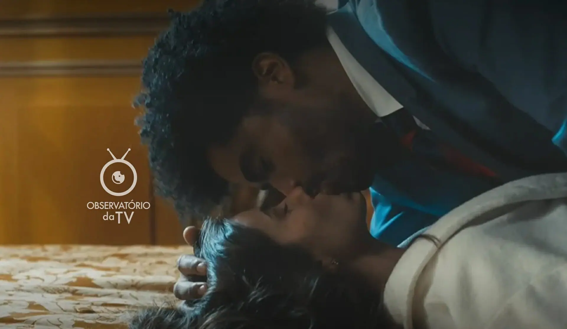 Orlando (Diogo Almeida) e Marê (Camila Queiroz) de Amor Perfeito