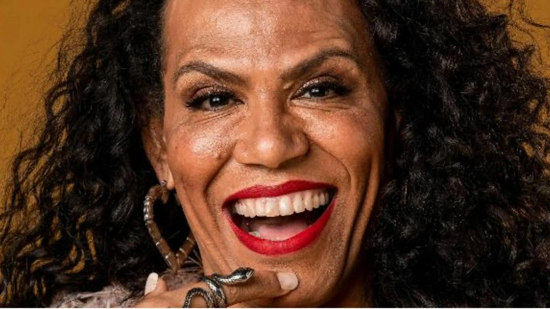Valéria Barcellos interpreta Luana Shine em Terra e Paixão
