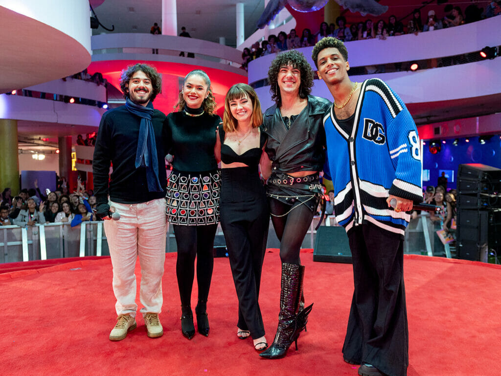 Antonio Carrara, Maisa, Klara Castanho, Nila e Caio Cabral no evento TUDUM