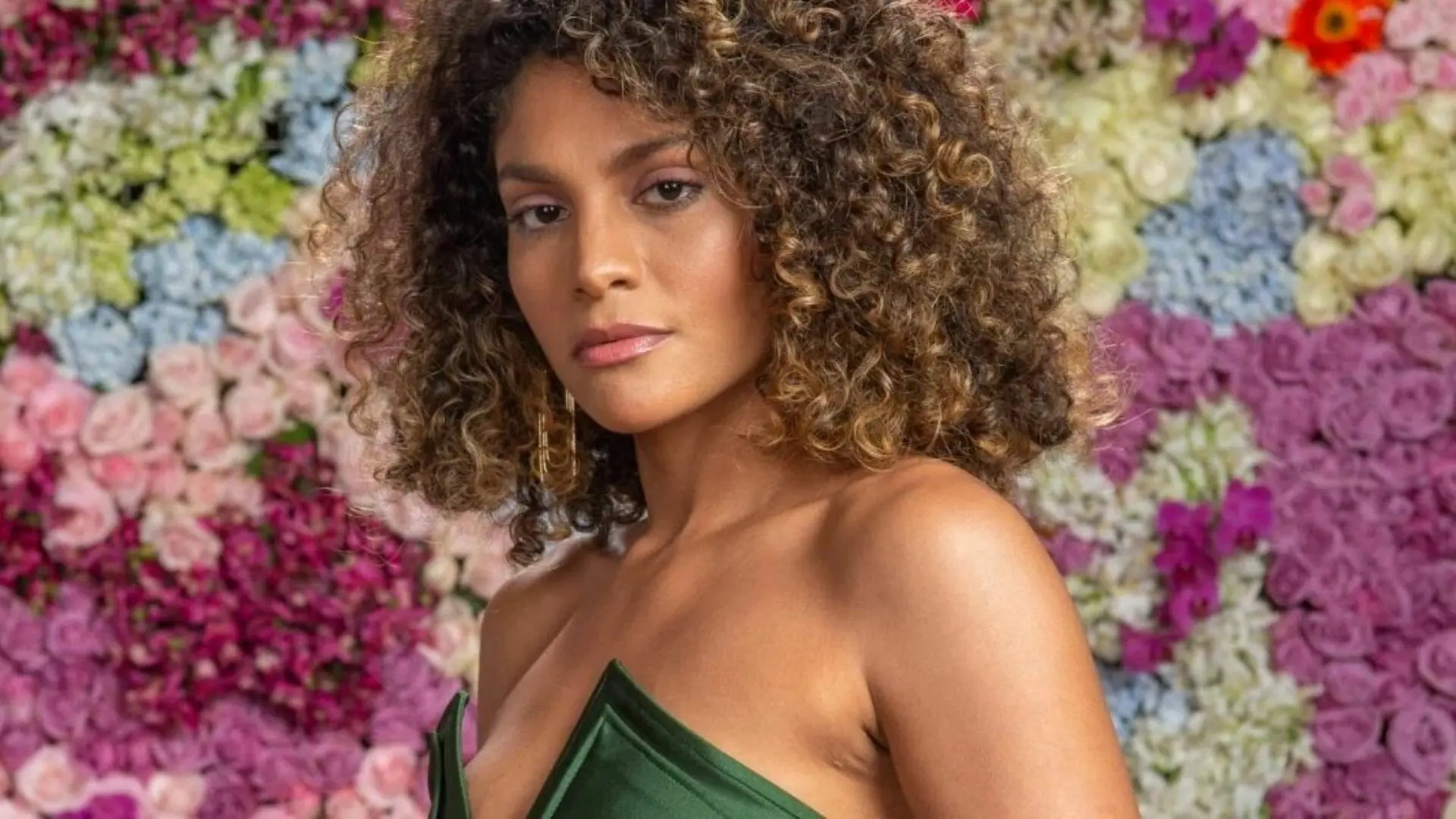 Aline (Bárbara Reis) em Terra e Paixão