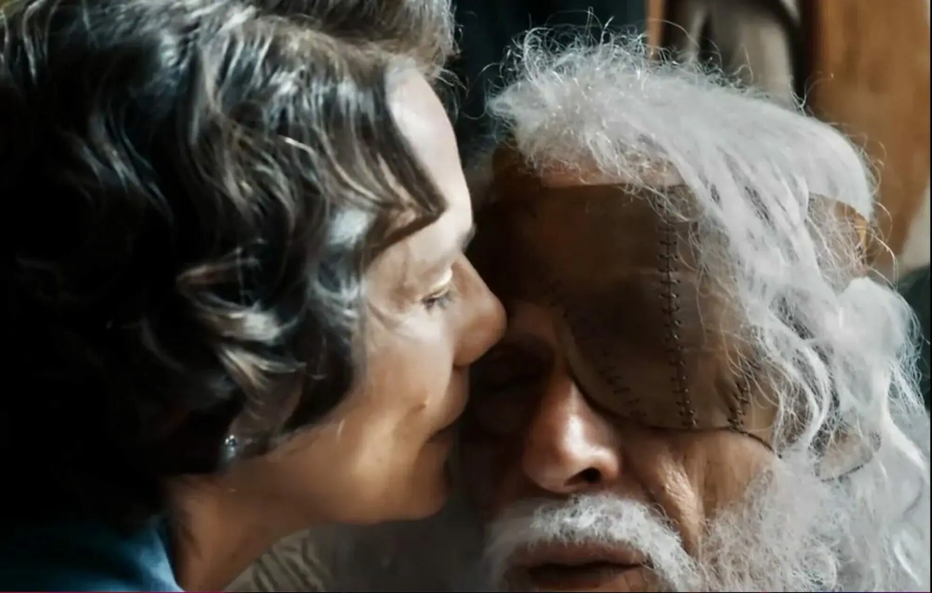 Hermínia (Adriana de Broux) e Leonel (Paulo Gorgulho) em Amor Perfeito