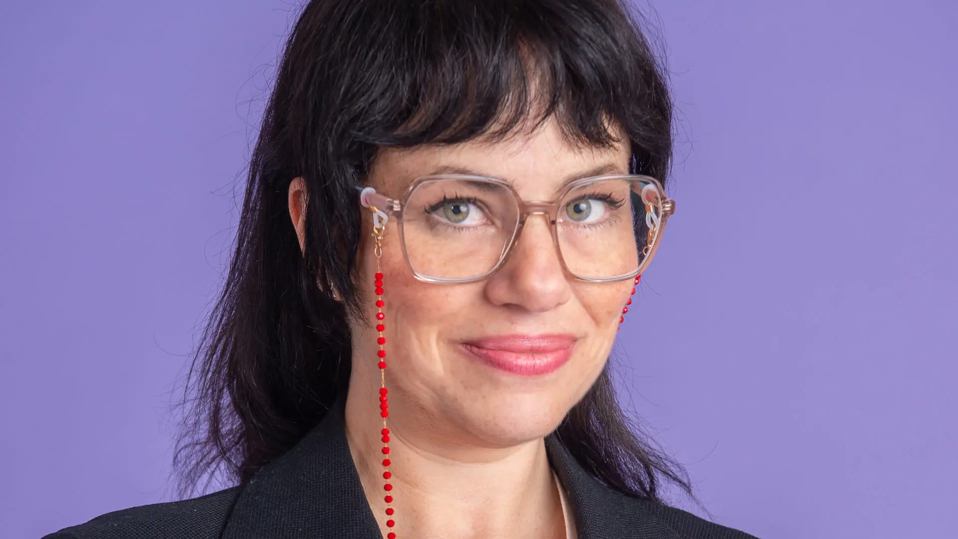 Karine Teles é Carol em Elas por Elas