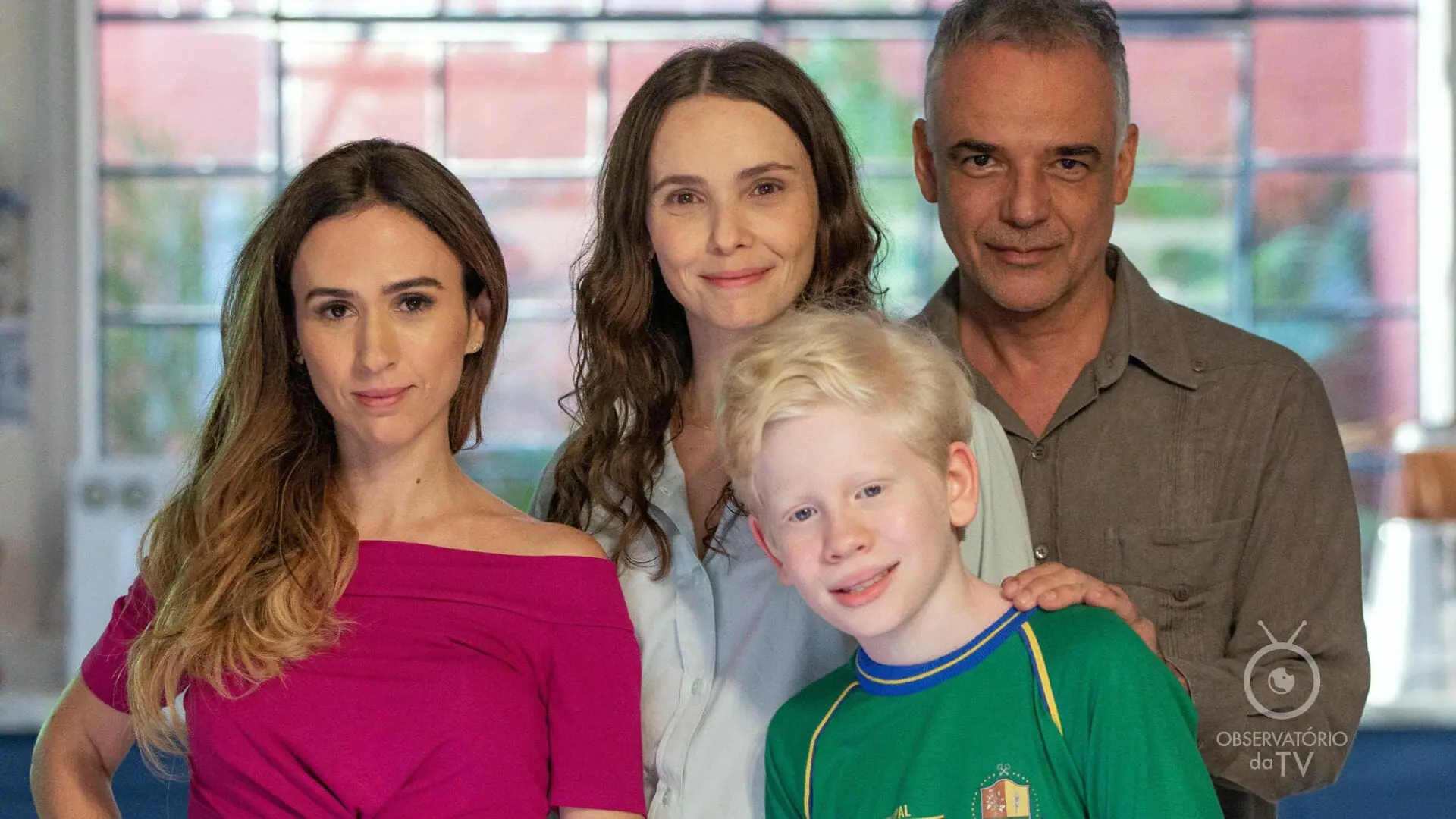 Lucinda (Débora Falabella), Andrade (Ângelo Antônio), Anely (Tata Werneck) e Cristian (Felipe Melquiades) em Terra e Paixão - Foto Globo Manoella Mello