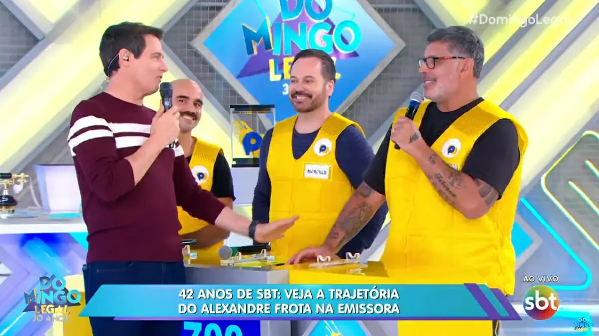 Apresentador Celso Portiolli comanda o Domingo Legal