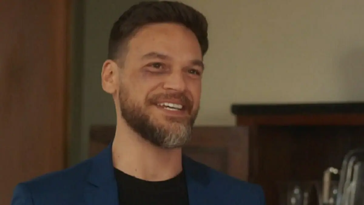 Theo (Emilio Dantas) em Vai na Fé