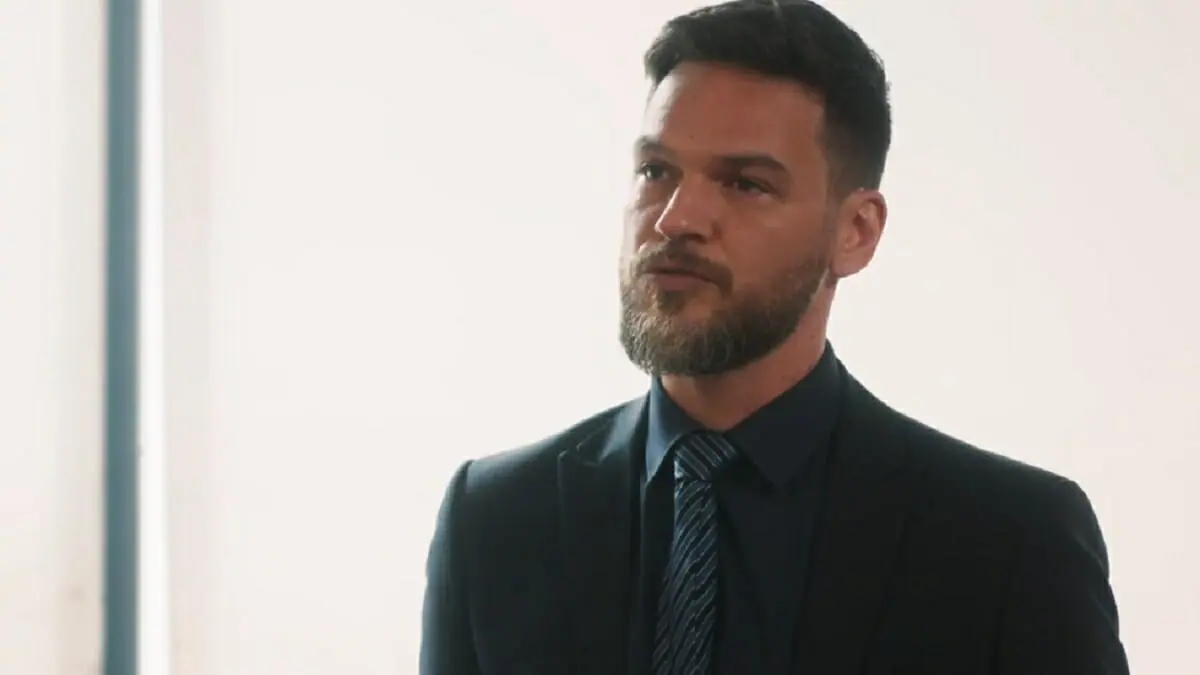 Theo (Emilio Dantas) em Vai na Fé