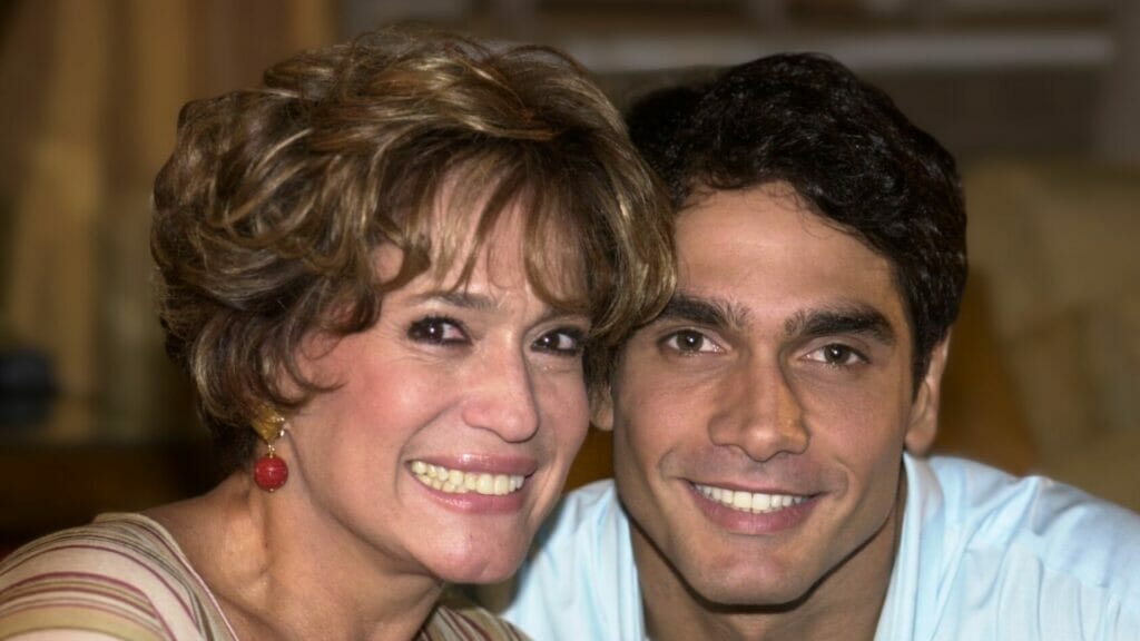 Lorena (Suzana Vieira) e Expedito (Rafael Calomeni) em Mulheres Apaixonadas