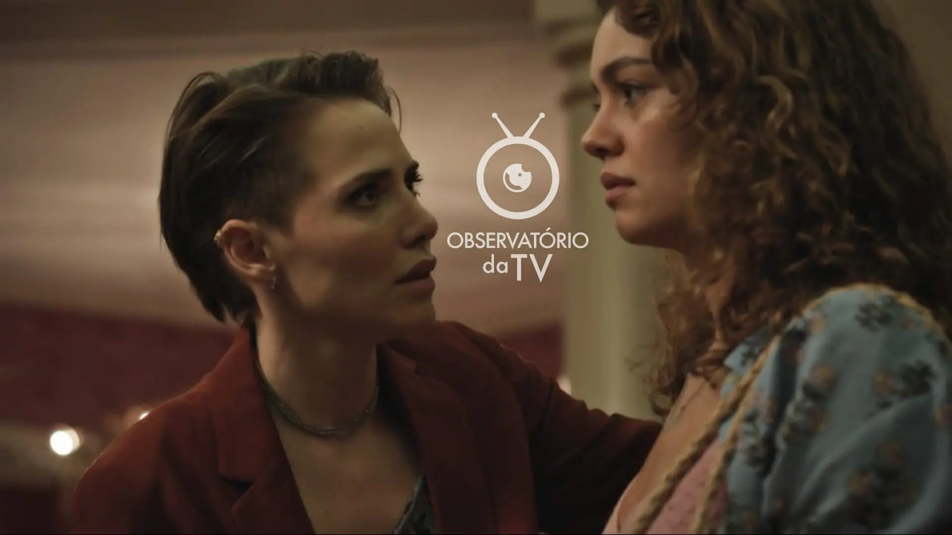 Vanessa (Letícia Colin) e Maíra (Sophie Charlotte) de Todas as Flores