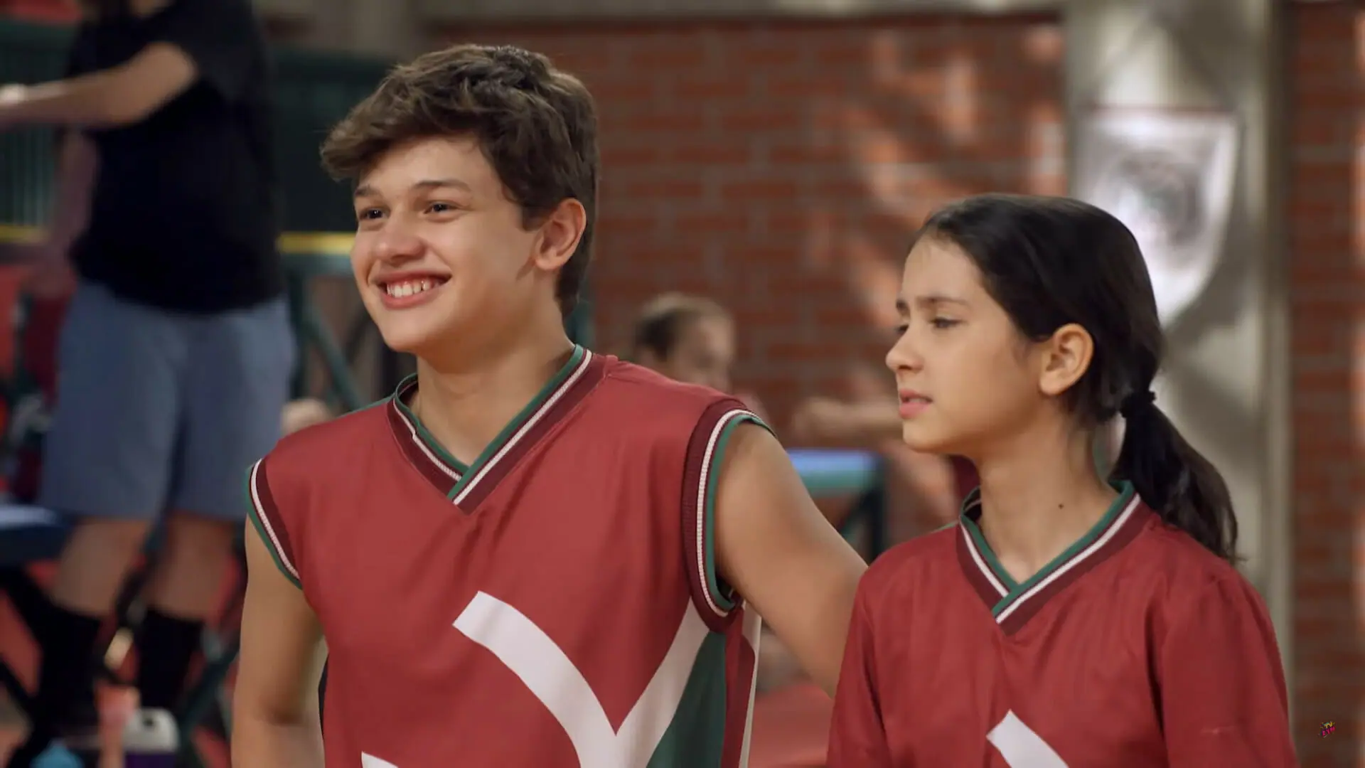 Alex (Gianlucca Mauada) e Lívia (Jolie) em A Infância de Romeu e Julieta