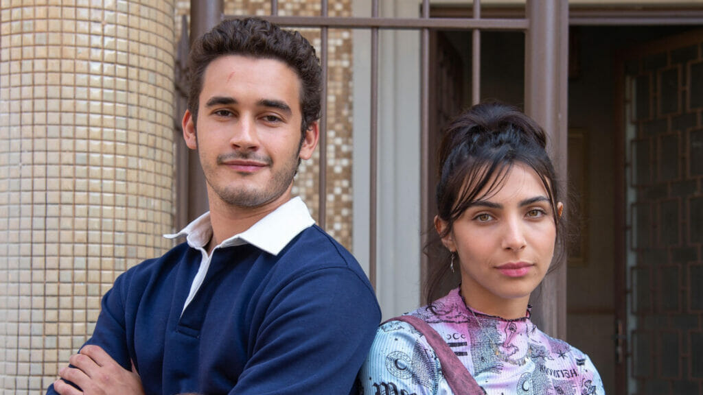 Giovanni (Filipe Bragança) e Ísis (Rayssa Bratillieri) em Elas por Elas