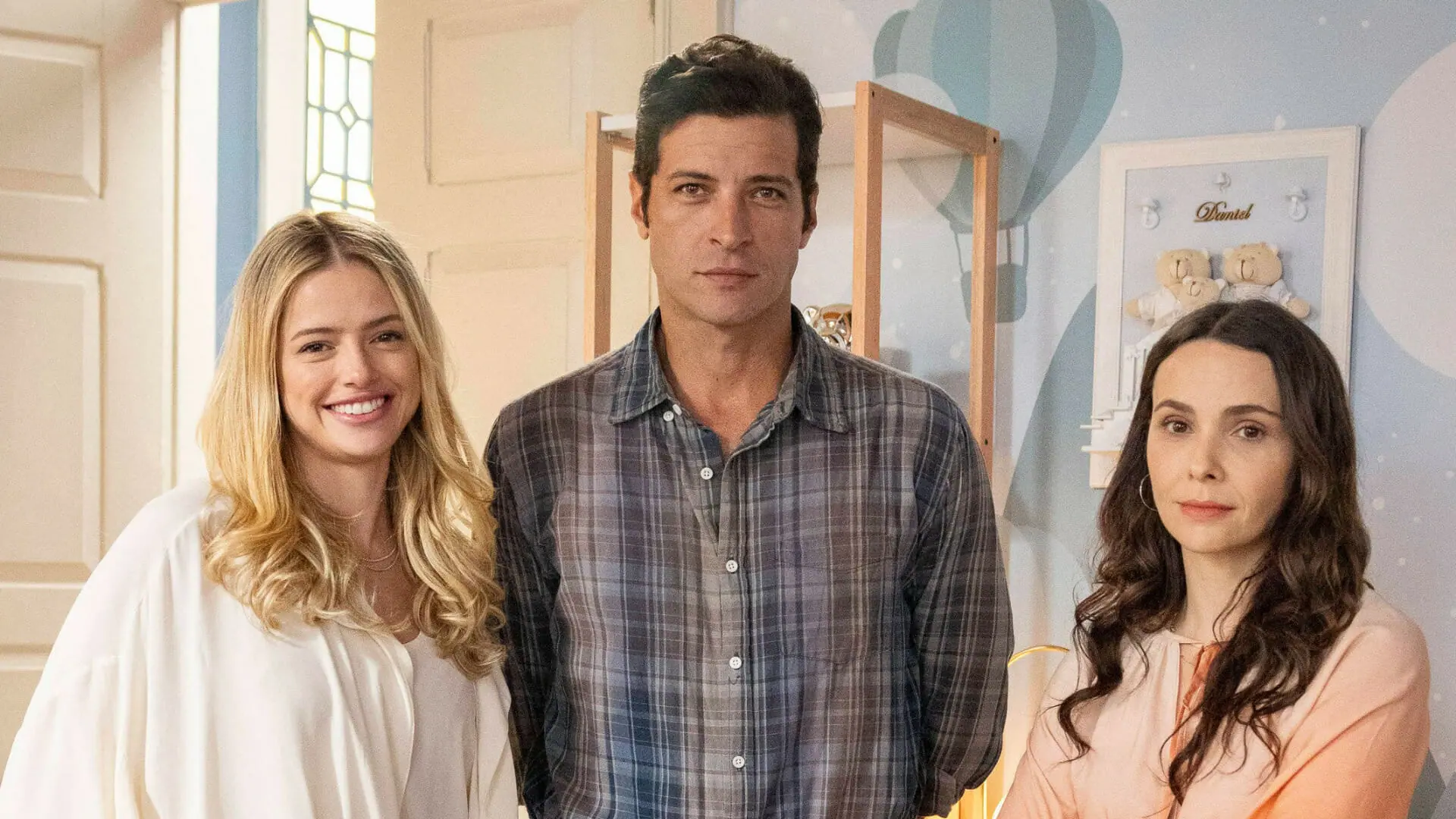 Graça (Agatha Moreira), Marino (Leandro Lima) e Lucinda (Débora Falabella) em Terra e Paixão