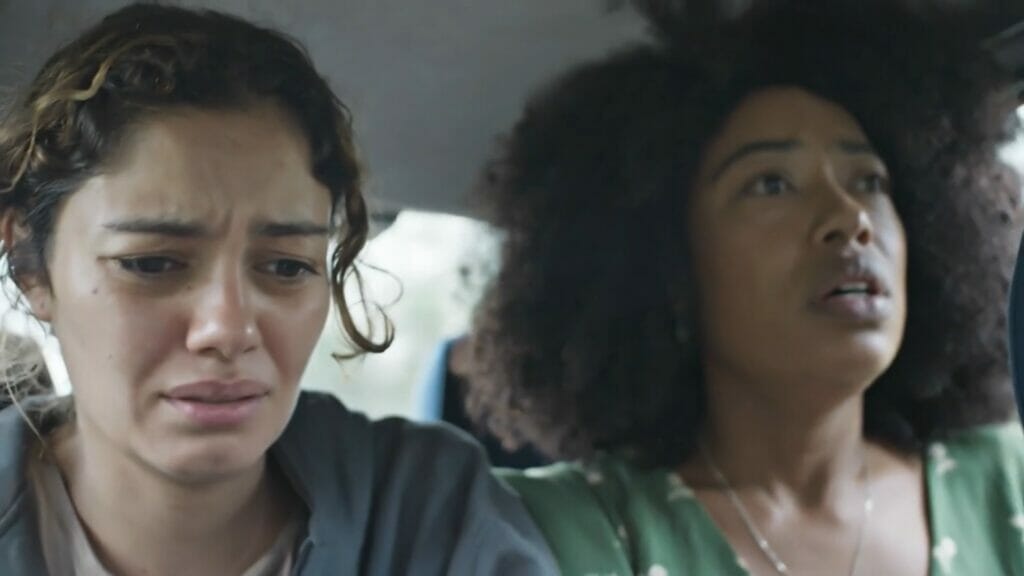 Maíra (Sophie Charlotte) e Judite (Mariana Nunes) em Todas as Flores