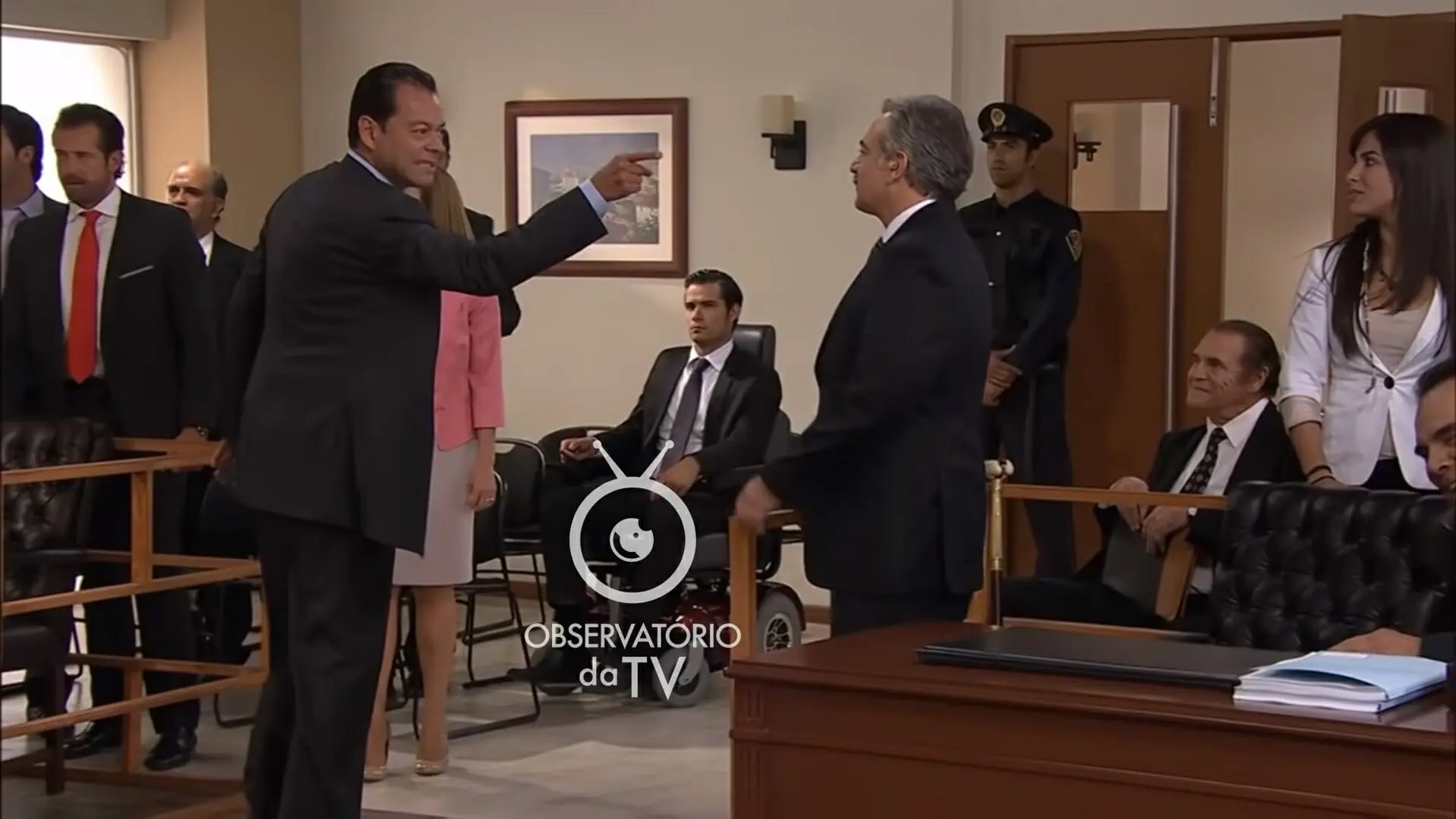 Máximino (Roberto Blandón) e Cláudio Linhares (David Ostrosky) de Um Refúgio para o Amor