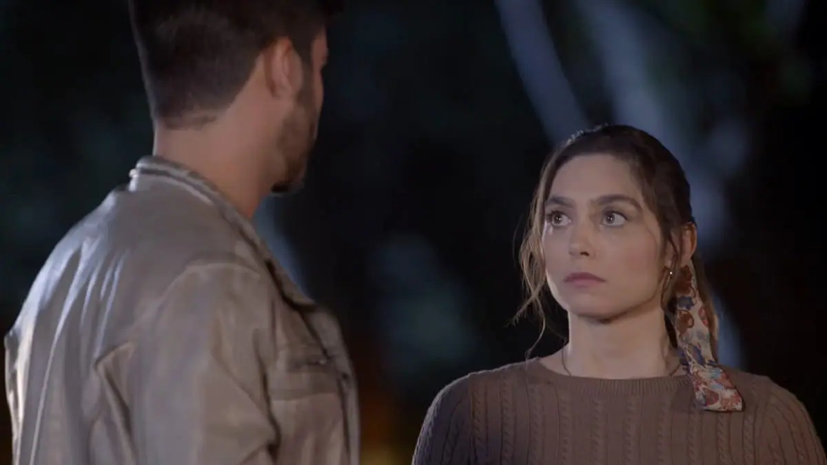 Mariana (Juliana Schalch) e Simão (Anderson Tomazini) em A Infância de Romeu e Julieta