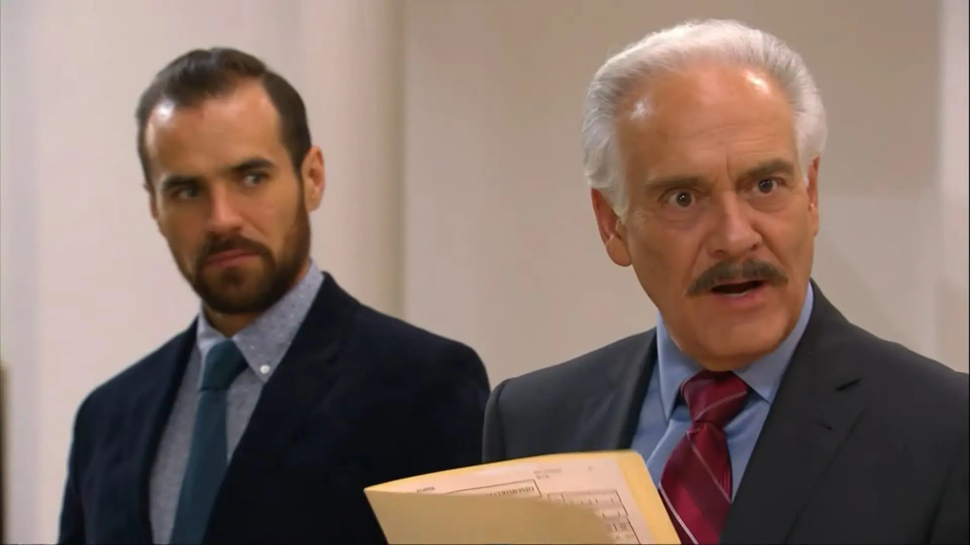 Mariano (Jorge Poza) e Augusto (Juan Verduzco) em A Gata