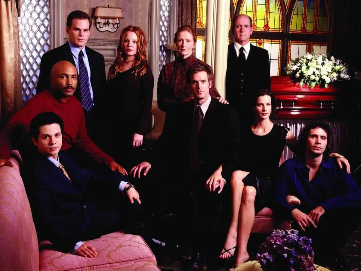 Elenco principal de A Sete Palmos