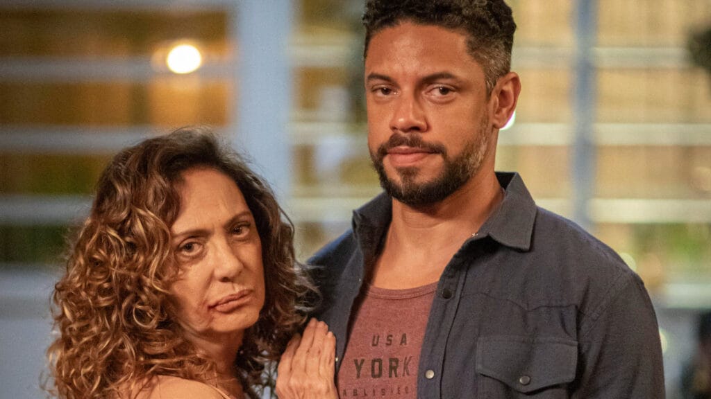 Agatha (Eliane Giardini) e Jonatas (Paulo Lessa) em Terra e Paixão