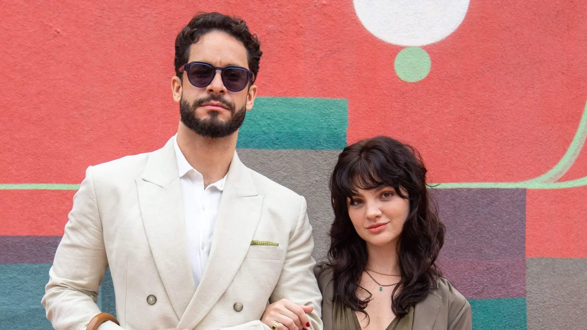 Luigi (Rainer Cadete) e Petra (Debora Ozório) em Terra e Paixão