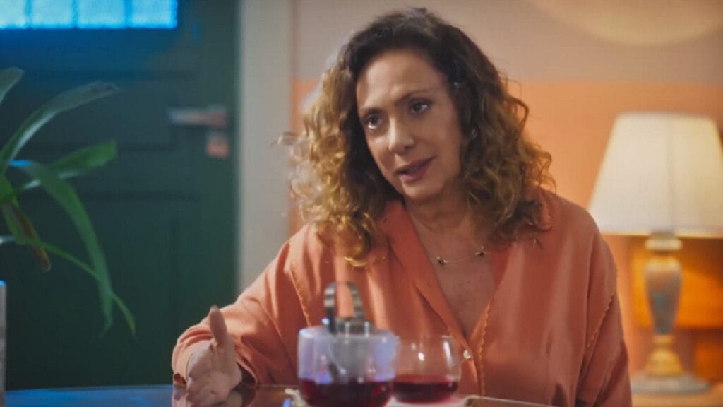 Agatha (Eliane Giardini) de Terra e Paixão