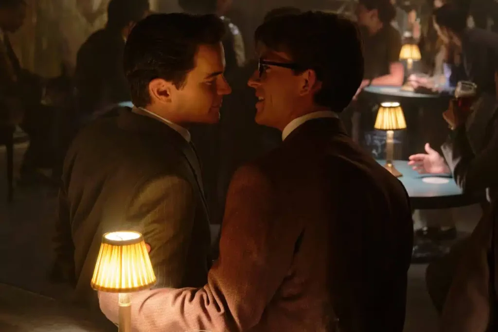 Os amantes Hawk (Bomer) e Tim (Bailey)