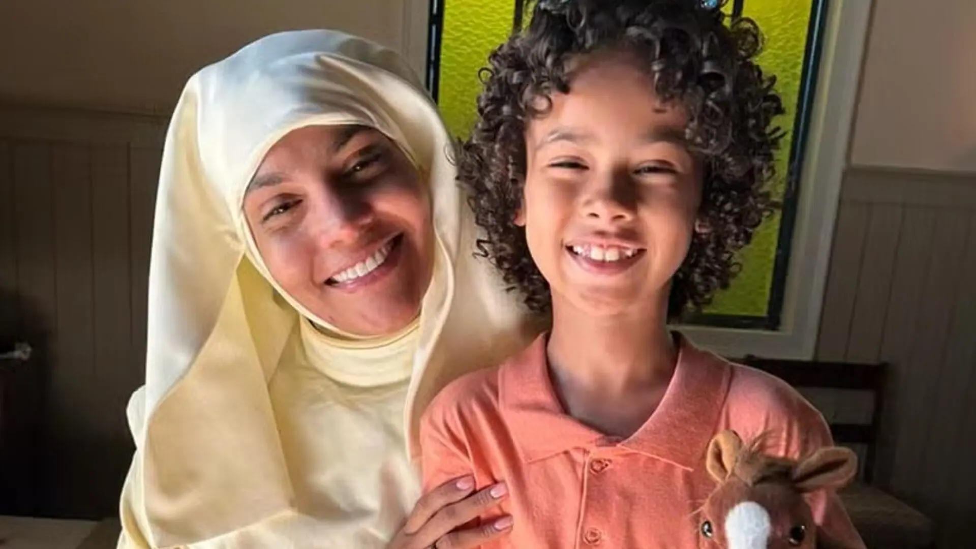 Aline (Barbara Reis) e João (Matheus Assis) em Terra e Paixão