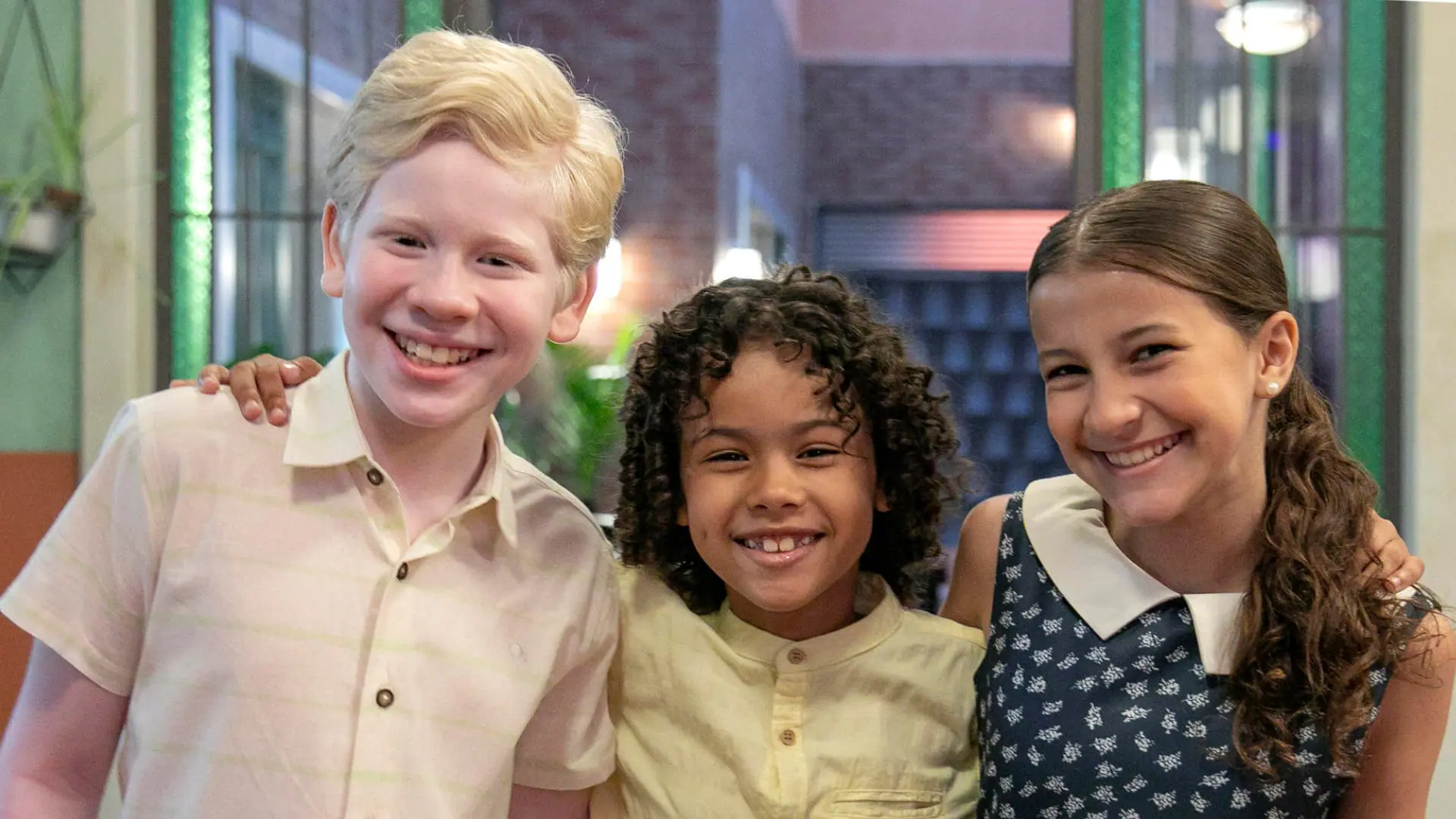 Cristian (Felipe Melquides), João (Matheus assis) e Rosa (Maria Carolina Basilio) em Terra e Paixão