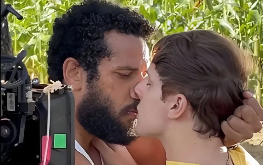 Ramiro (Amaury Lorenzo) e Kelvin (Diego Martins)