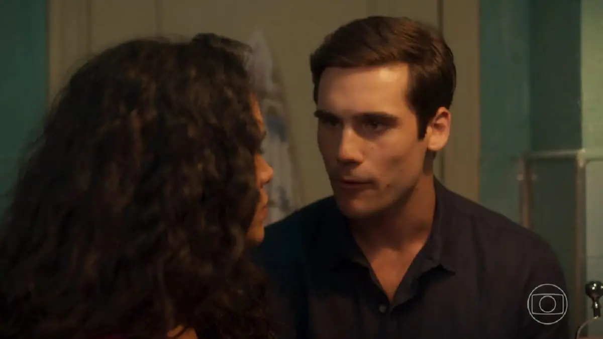 Luna (Giovana Cordeiro) e Miguel (Nicolas Prattes) de Fuzuê