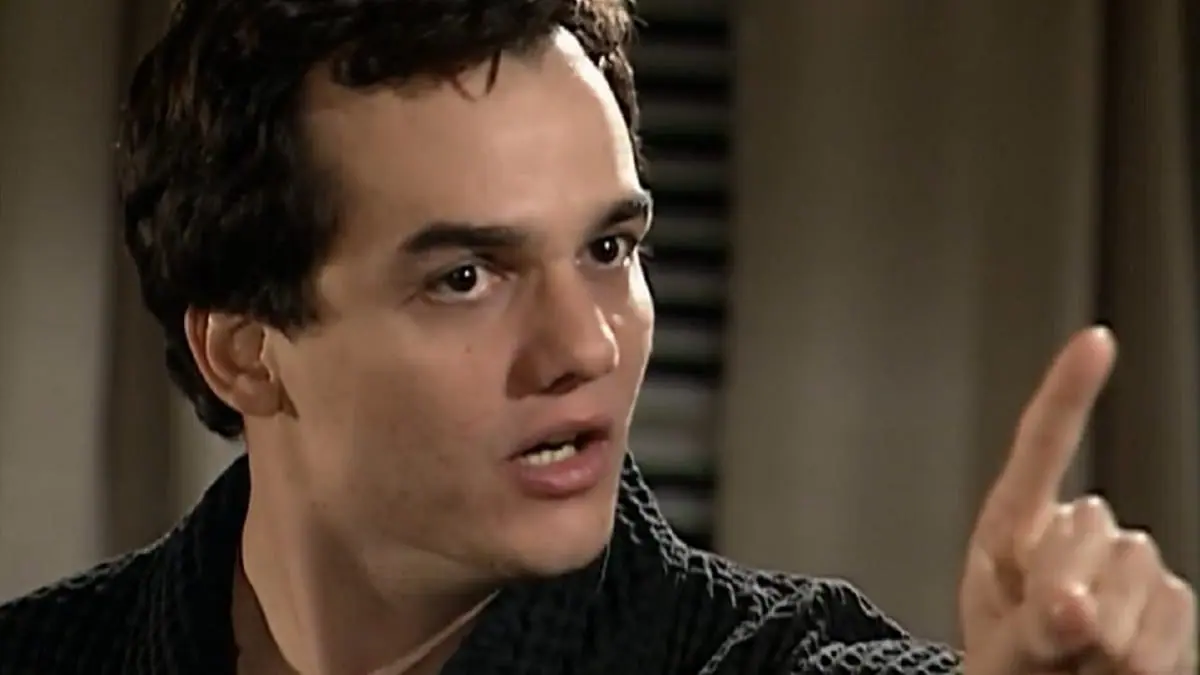 Olavo (Wagner Moura) em Paraíso Tropical
