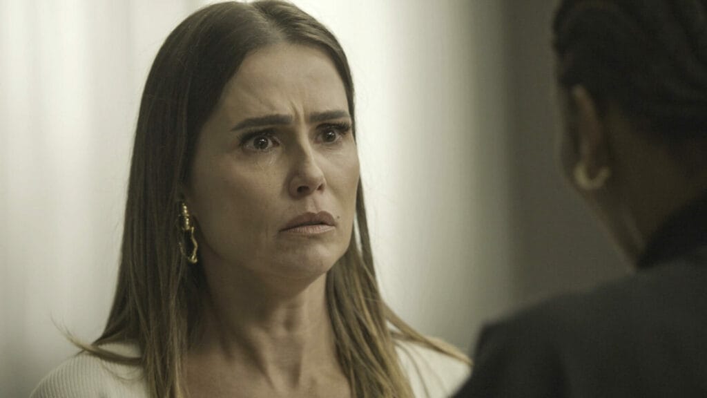 Deborah Secco (Lara) em Elas por Elas