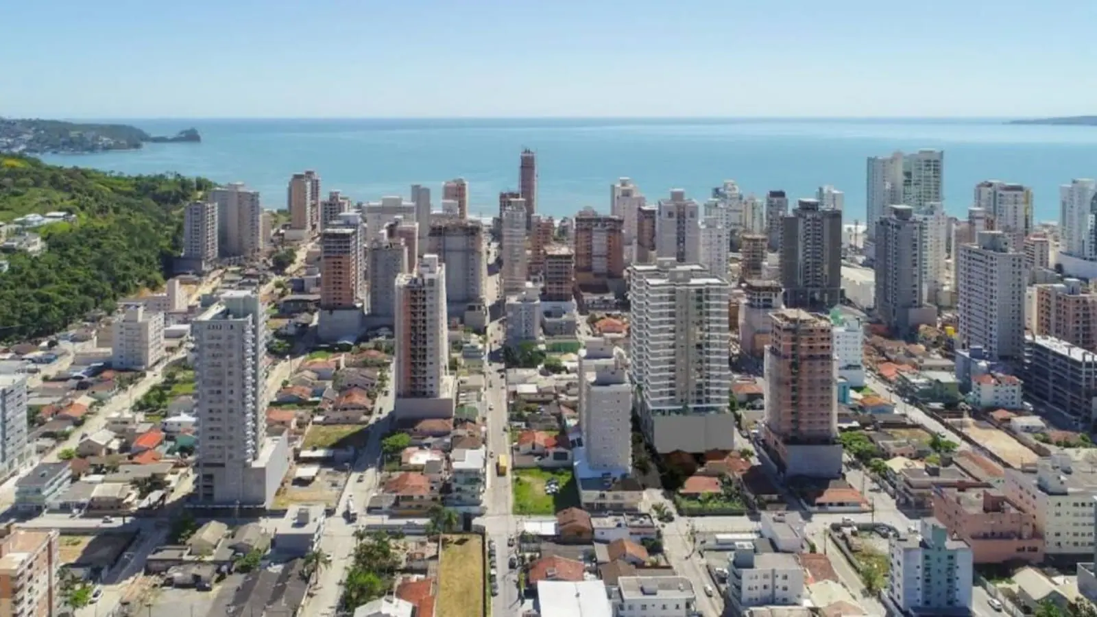 Vista aérea da cidade de Itapema (SC)