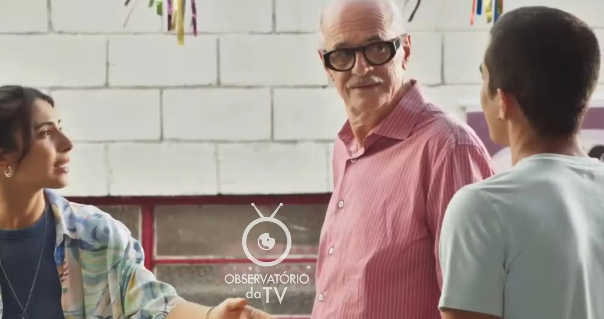 Ísis (Rayssa Bratillieri), Sérgio (Marcos Caruso) e Marcos (Luan Argollo) de Elas por Elas