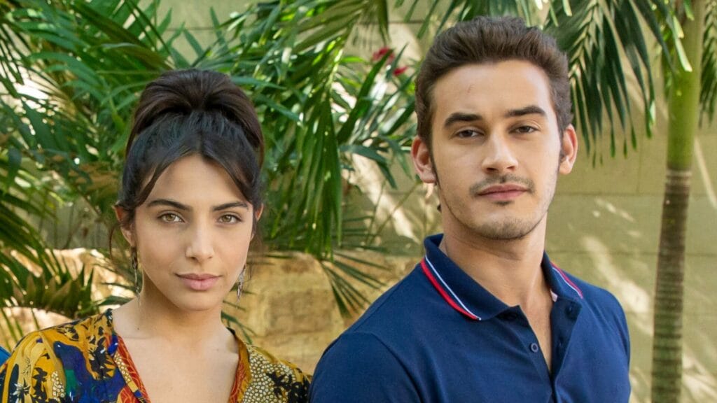 Ísis (Rayssa Bratillieri) e Giovanni (Filipe Bragança) em Elas por Elas