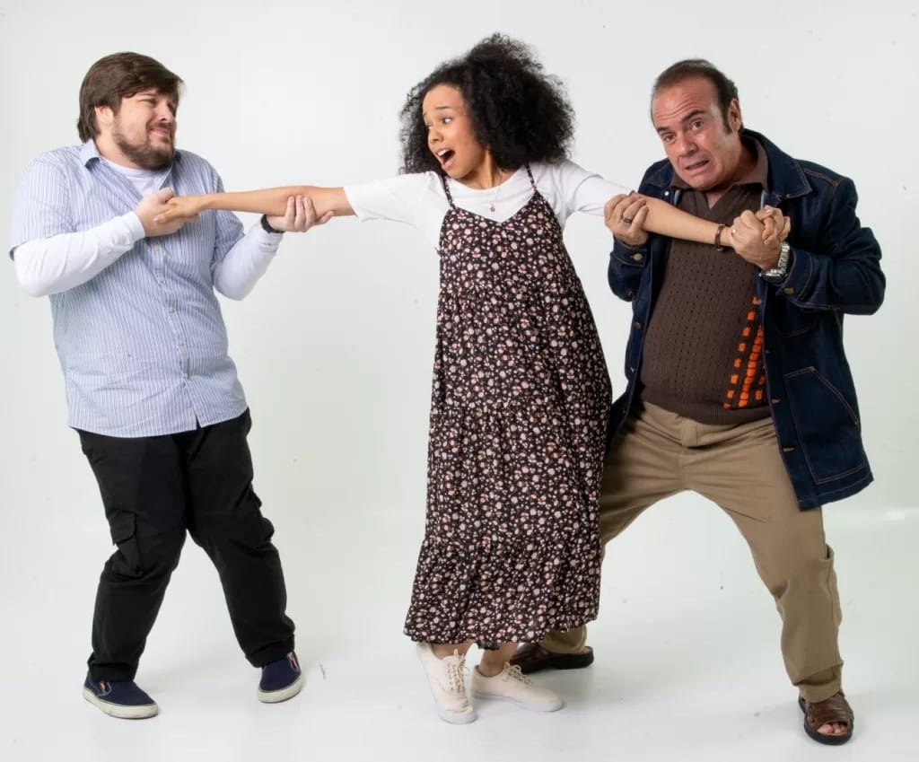 Beatriz Oliveira com Lucas Salles e André Mattos (Foto: Lourival Ribeiro)