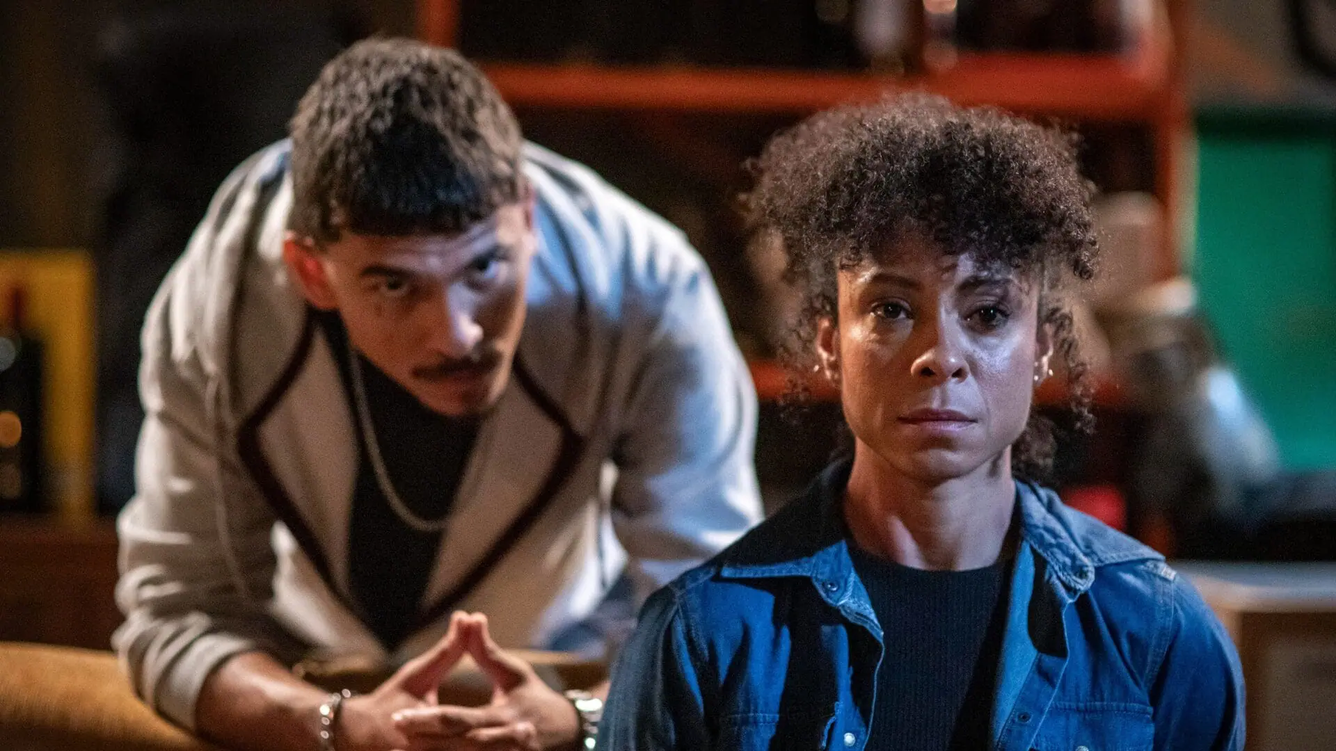 Merreca (Ruan Aguiar) e Cecília (Cinnara Leal) em Fuzuê