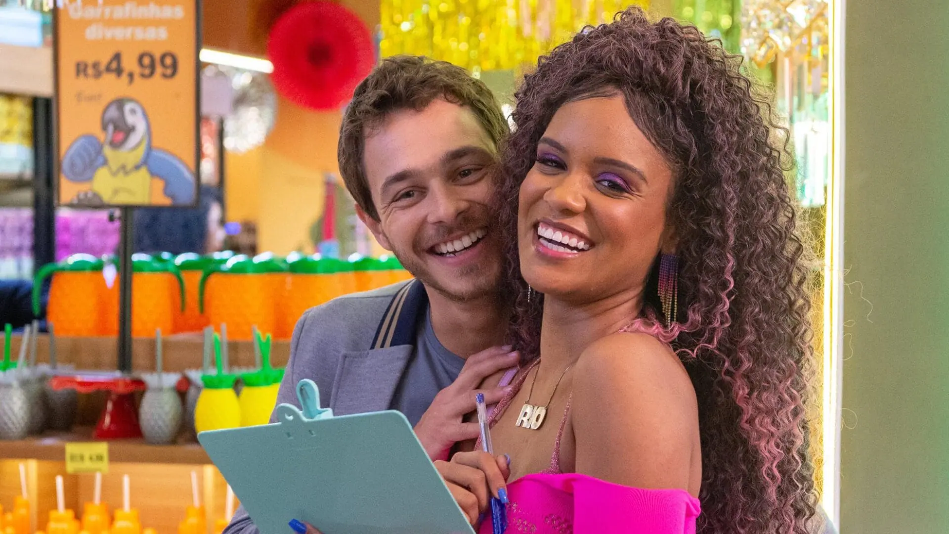 Soraya (Heslaine Vieira) e Francisco (Michel Joelsas) em Fuzuê