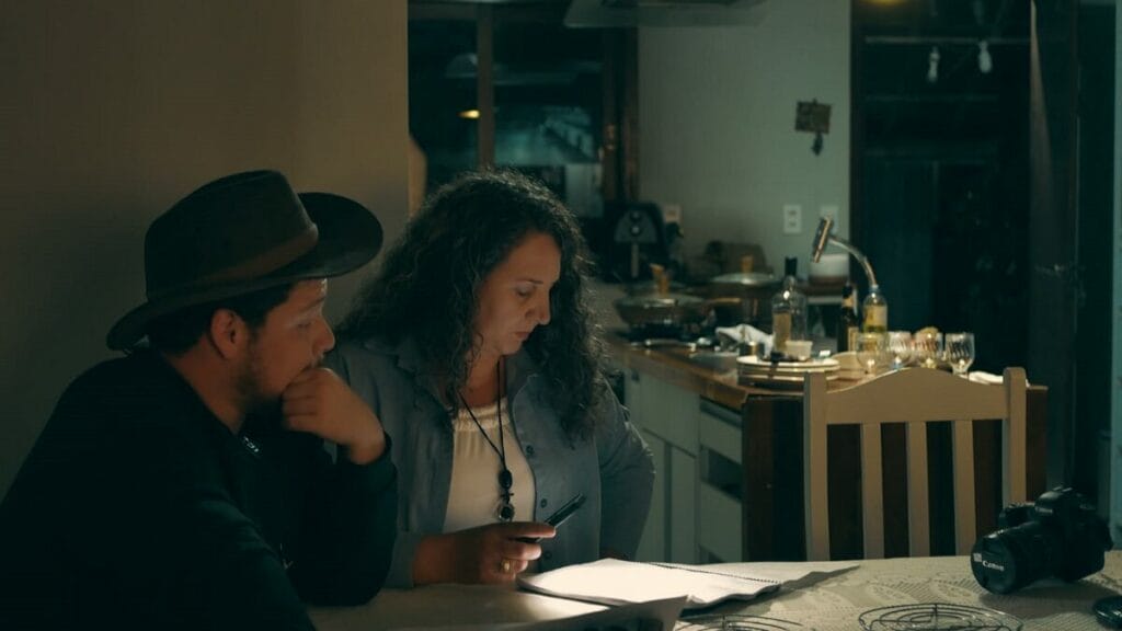 O cineasta Naican Escobar em preparativos do filme Ecos da Montanha